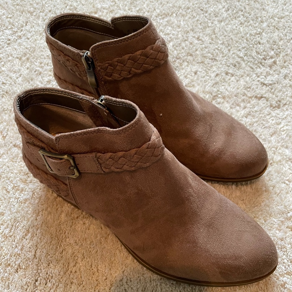 Life Stride Neutral Ankle Boots